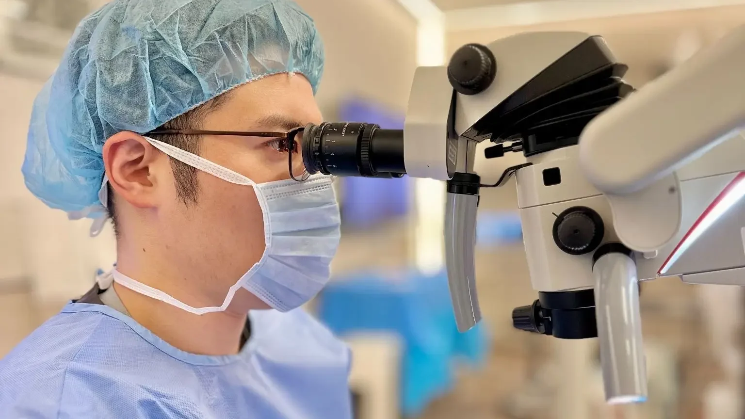 眼窩腫瘍の摘出手術の様子