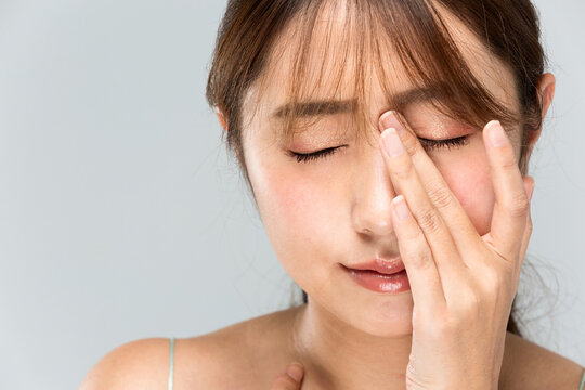 鼻の横じわ（バニーライン）に対する前額眉リフトについて